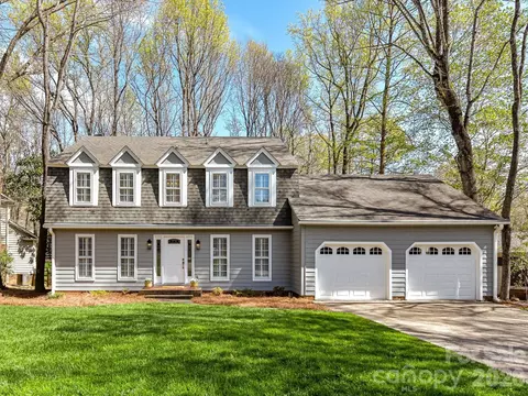 6523 Pensford Ln, Charlotte, NC 28270