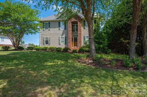 962 Huntington Hills Dr, Lincolnton, NC 28092