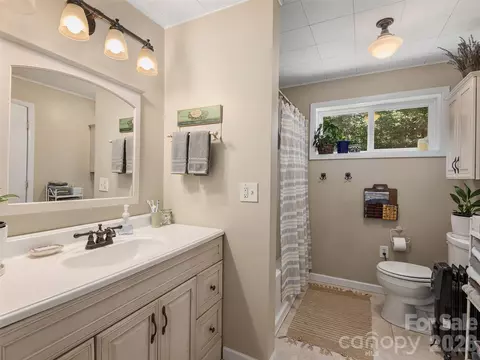 Bath - 608 Evans Rd, Canton, NC 28716 photo 2 of 4