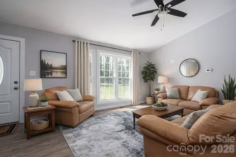 660 W 9th St, Newton, NC 28658