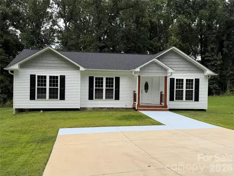 660 W 9th St, Newton, NC 28658