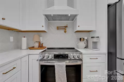 Kitchen - 26 Pineview Rd, Fairview, NC 28730 photo 4 of 4