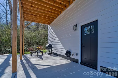 Exterior - 26 Pineview Rd, Fairview, NC 28730 photo 6 of 10