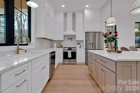 Kitchen - 26 Pineview Rd, Fairview, NC 28730 photo 3 of 4