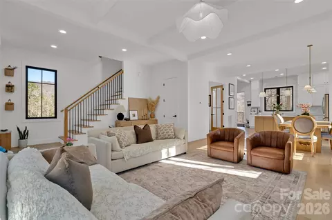 Living - 26 Pineview Rd, Fairview, NC 28730 photo 2 of 3