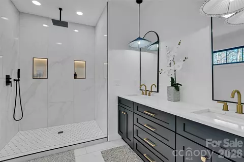 Bath - 26 Pineview Rd, Fairview, NC 28730 photo 1 of 7