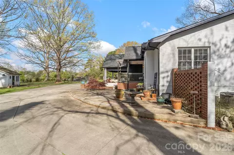 Exterior - 4267 County Home Rd, Conover, NC 28613 photo 5 of 12