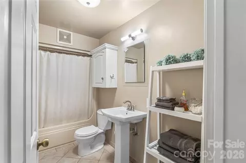 Bath - 4267 County Home Rd, Conover, NC 28613 photo 1 of 2