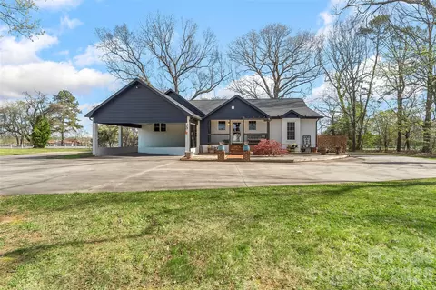Exterior - 4267 County Home Rd, Conover, NC 28613 photo 4 of 12