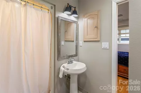 Bath - 4267 County Home Rd, Conover, NC 28613 photo 2 of 2
