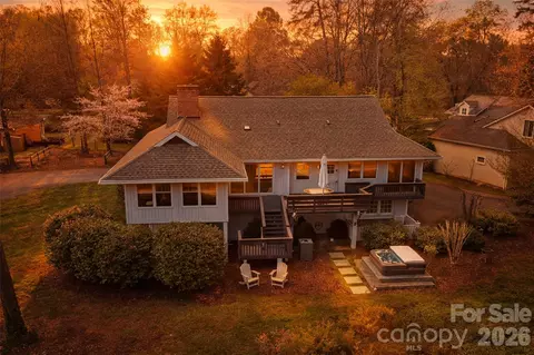 22 Honeysuckle Ln, Lake Wylie, SC 29710