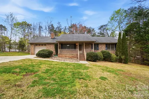 914 Spring Lake Dr, Iron Station, NC 28080