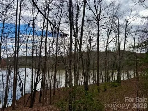 35 Mountain Pkwy, Mill Spring, NC 28756