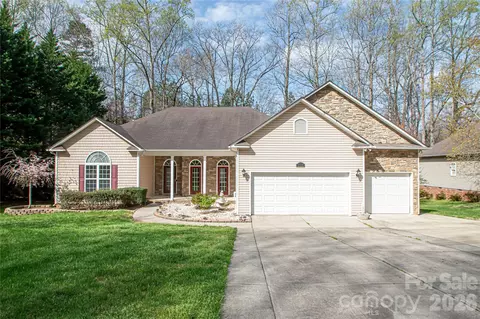 2725 Lakeview Cir, Matthews, NC 28105