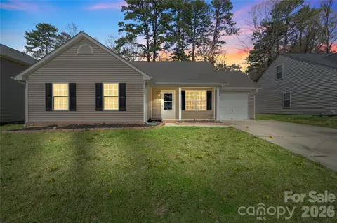 11434 Northwoods Forest Dr, Charlotte, NC 28214