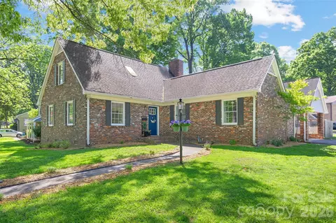 3400 Erinbrook Ln, Charlotte, NC 28215