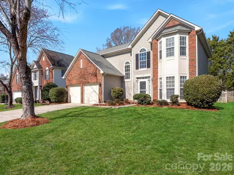 8723 Huntland Ct, Charlotte, NC 28277