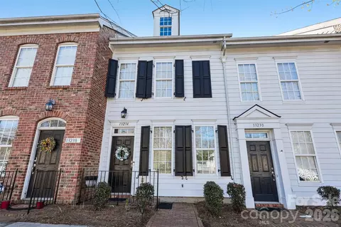 13234 Eastfield Village Ln, Charlotte, NC 28269