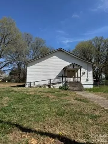1319 7th St, Statesville, NC 28677