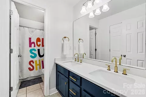Bath - 4111 Harmattan Dr, Denver, NC 28037 photo 4 of 5