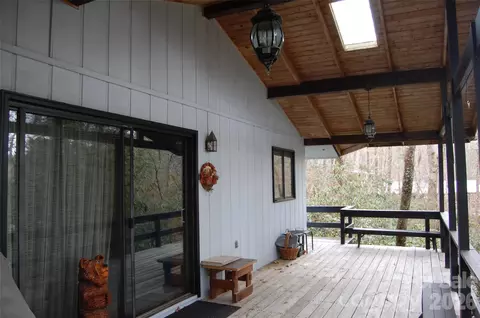 202 Knoll Cir, Newland, NC 28657