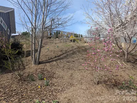 39 Jefferson Dr, Asheville, NC 28801
