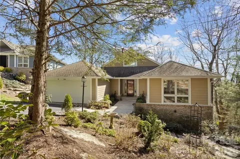 210 Claymoor Ct, Flat Rock, NC 28731