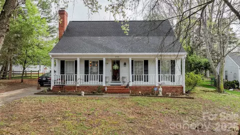 8908 Golf Ridge Dr, Charlotte, NC 28277