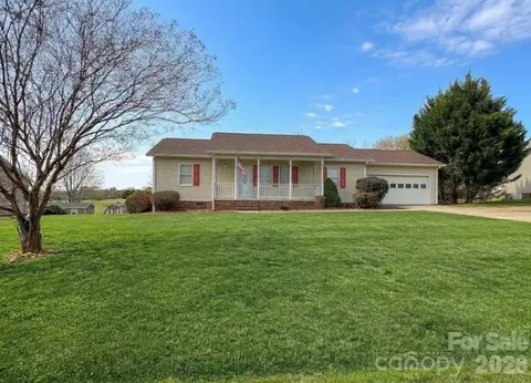 238 Dogwood Acres Ln, Taylorsville, NC 28681