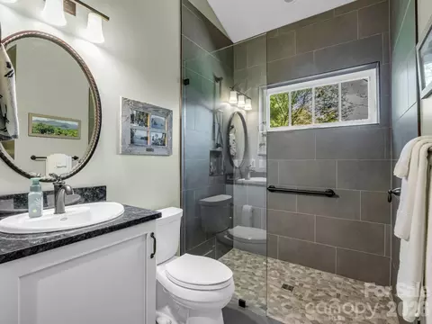 Bath - 16 Panther Gap Rd, Black Mountain, NC 28711 photo 3 of 4