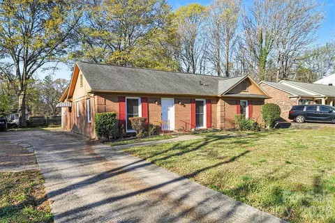 5212 Barrington Dr, Charlotte, NC 28215