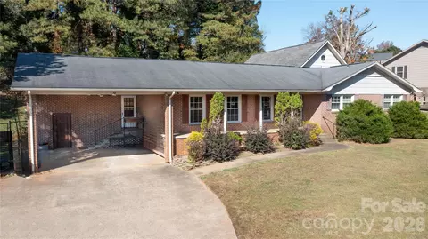 324 Golf Course Rd, Morganton, NC 28655