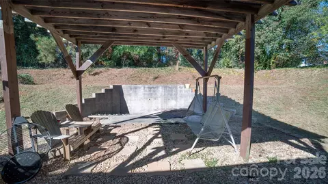 Exterior - 324 Golf Course Rd, Morganton, NC 28655 photo 3 of 4