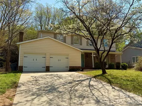 Robert Burns Court, Charlotte, NC 28213