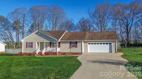 112 Chimney Ridge Ln, Statesville, NC 28625
