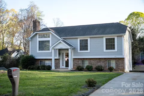 1018 Farmfield Ln, Charlotte, NC 28213