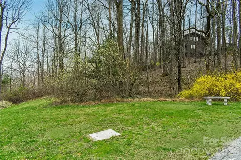 252 Pinewood Cir, Hendersonville, NC 28739