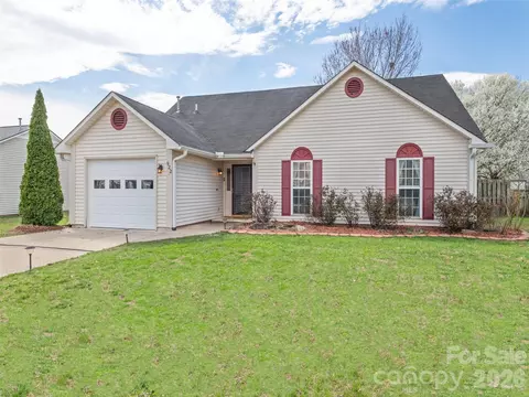 922 Woodhill Dr, Fletcher, NC 28732