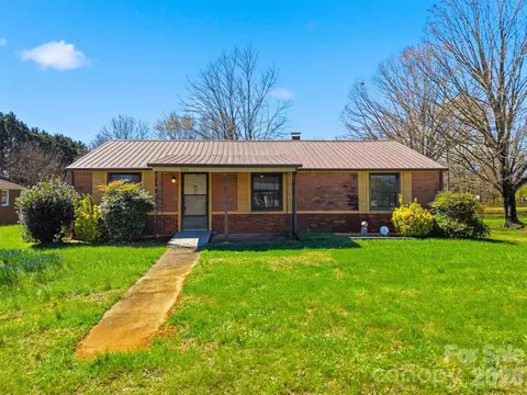 2421 35th Street Ne Ct NE, Hickory, NC 28601