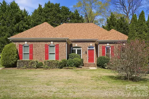 9332 Broken Pine Ln, Charlotte, NC 28269