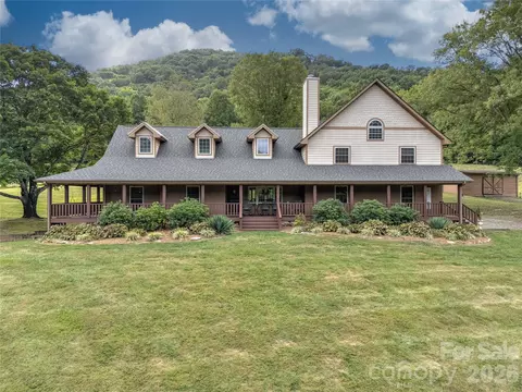 97 Circle E Ranch Rd, Burnsville, NC 28714