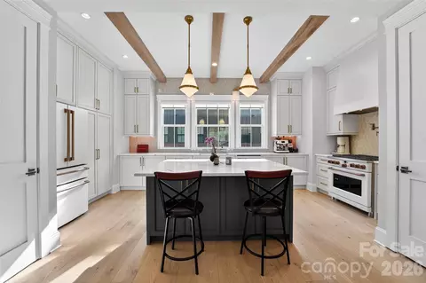 3111 Pinehurst Pl, Charlotte, NC 28209