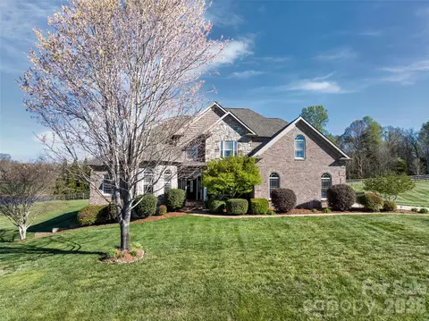 5873 Bakers Pt, Hickory, NC 28602