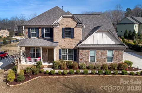 2673 Creekview Dr, Waxhaw, NC 28173