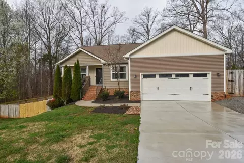 1809 Megan Ann Ln, Lincolnton, NC 28092