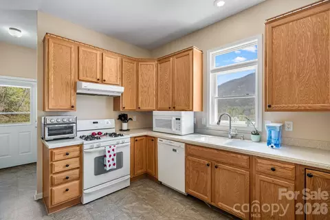 Kitchen - 267 Eagles Trce, Canton, NC 28716 photo 1 of 3
