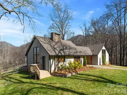 1952 Country Club Dr, Canton, NC 28716