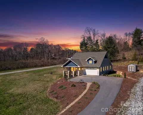 35 Cider Hill Ln, Hendersonville, NC 28792