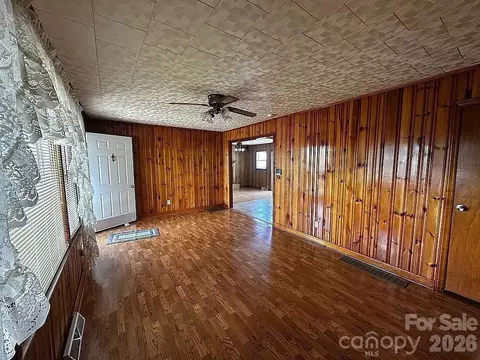 Living - 34 Sunset Dr, Brevard, NC 28712 photo 2 of 6