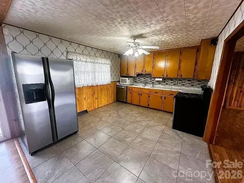 Kitchen - 34 Sunset Dr, Brevard, NC 28712 photo 2 of 2